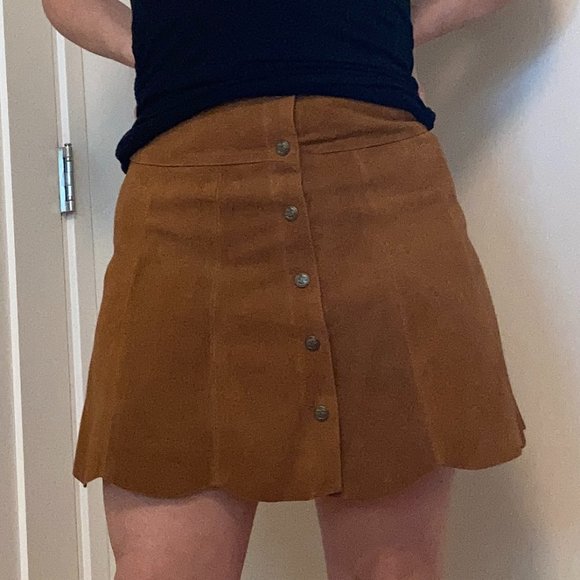 XS Scallop hem cognac suede mini skirt - Picture 1 of 8